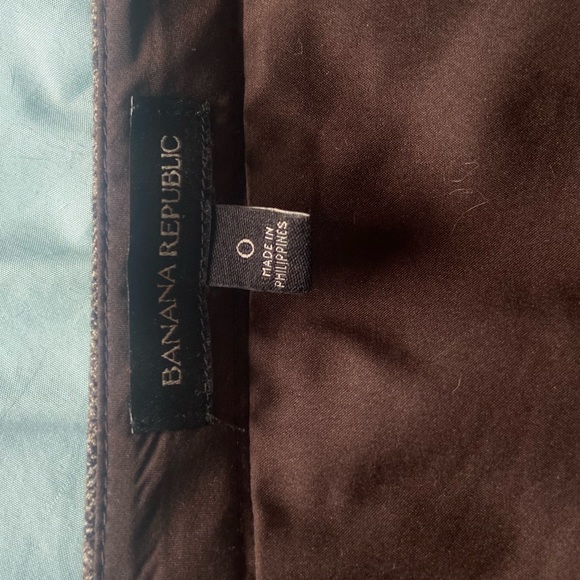 This skirt is a “size 0” but fits a size 8 - Picture 3 of 3